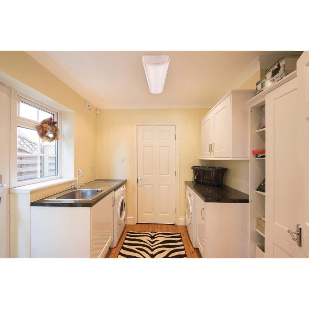 Lithonia Lighting 4 ft. 4000/5000/6000 Lumens Integrated LED Triac Dimming White Wraparound Light, Switchable Color Temperature (Dent; see the picture)