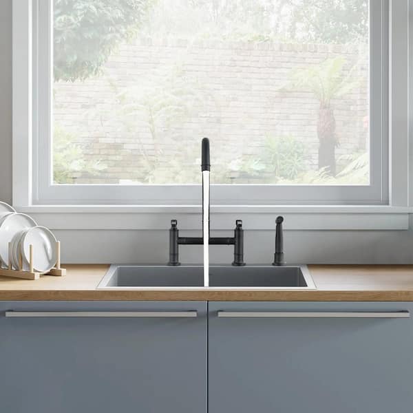 https://images.thdstatic.com/productImages/a4b06e57-95e3-4c97-bd9d-be66bd9f4aab/svn/matte-black-bridge-kitchen-faucets-hssa08fs014-1d_600.jpg