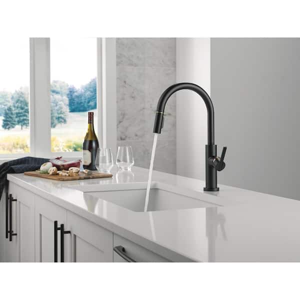 Delta Nicoli Single Handle Pull Down Sprayer Kitchen Faucet in