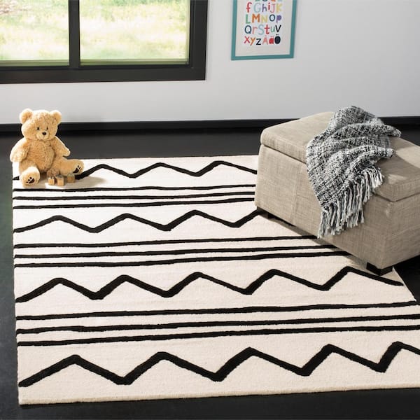 Kids Ivory/Black 5 ft. x 7 ft. Geometric Area Rug