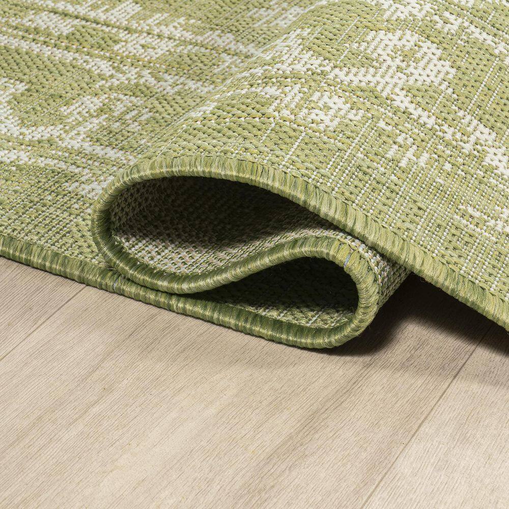 Light Green and Ivory Abstract Viscose Area Rug, 4' x 6'
