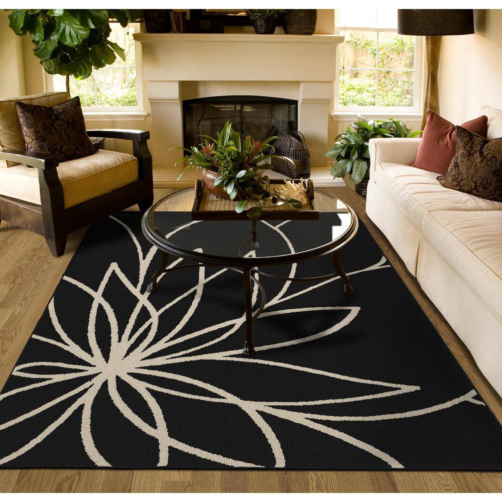 Grand Floral Black and Ivory Synthetic 8' x 10' Tufted Area Rug