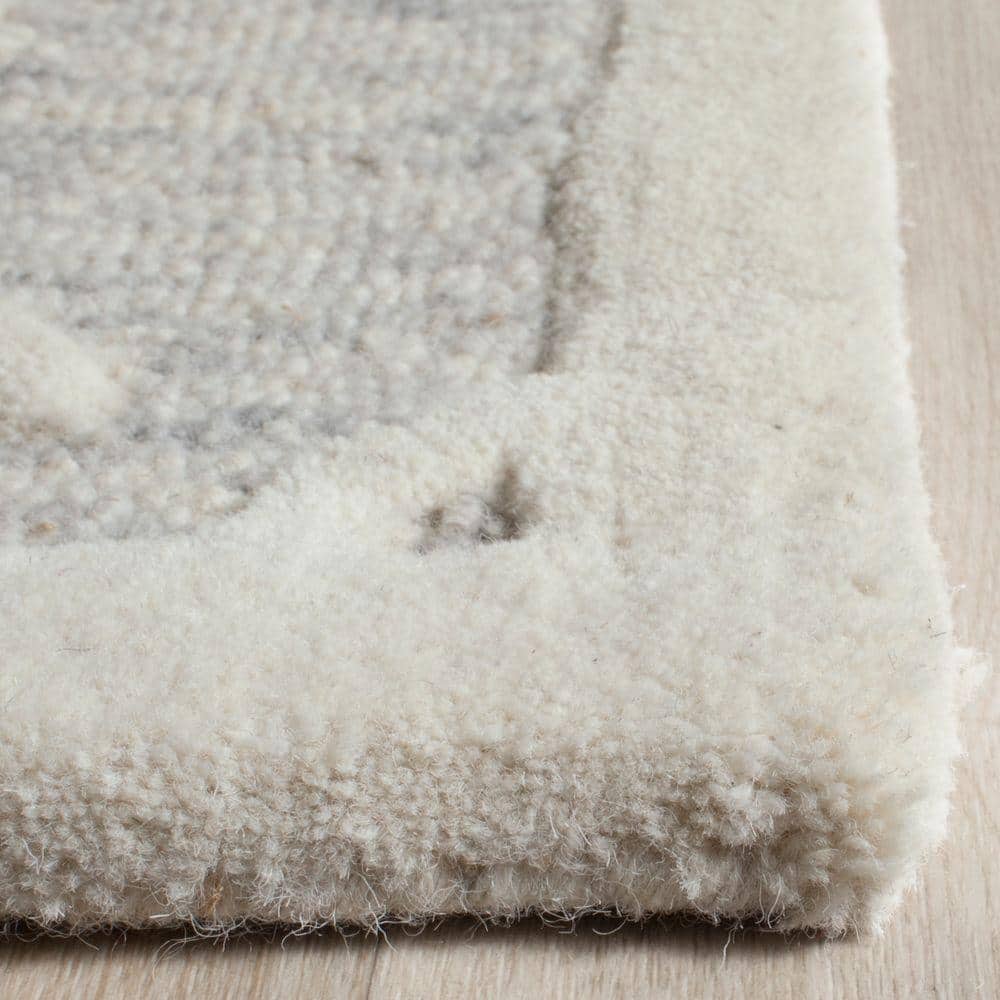 Handmade Light Grey and Ivory Wool Tufted 4' x 6' Rug