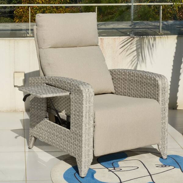 Gray Wicker Outdoor Chaise Lounge Chair Patio Recliner with