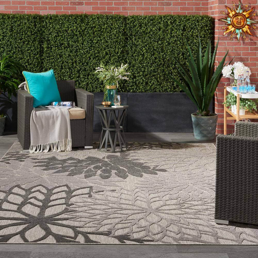 Silver Grey Floral Bloom 9' x 12' Synthetic Easy-Care Rug