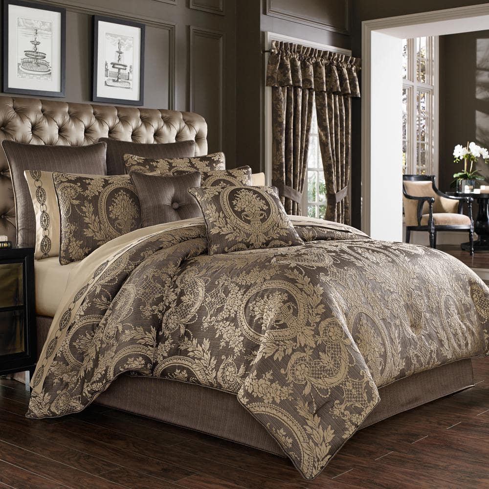 Neapolitan 4-Piece Mink Polyester California King Comforter Set