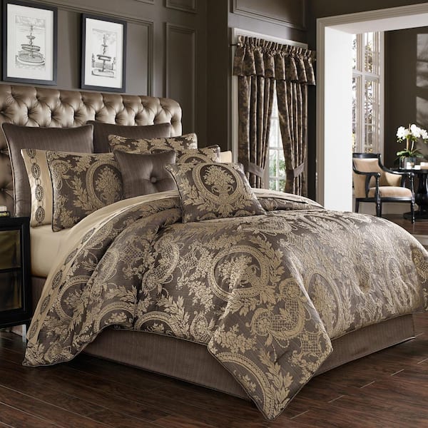 J QUEEN NEW YORK INC Neapolitan 4-Piece Mink Polyester California King Comforter Set