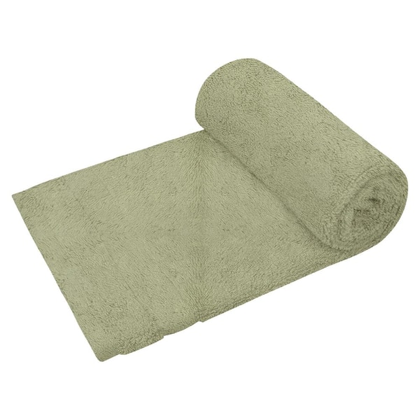 https://images.thdstatic.com/productImages/a590deb9-03c1-40e6-8274-886535205ce8/svn/green-tint-delara-bath-towels-a1hchtset-12grn-1f_600.jpg