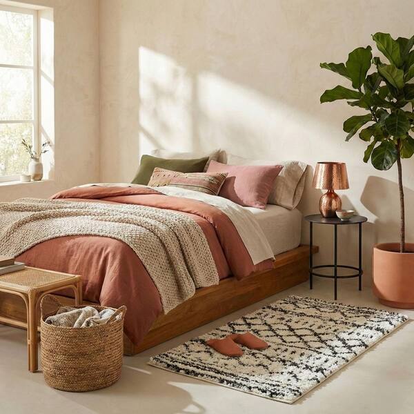 Arizona Shag 2 ft. x 3 ft. Ivory/Black Tribal Area Rug