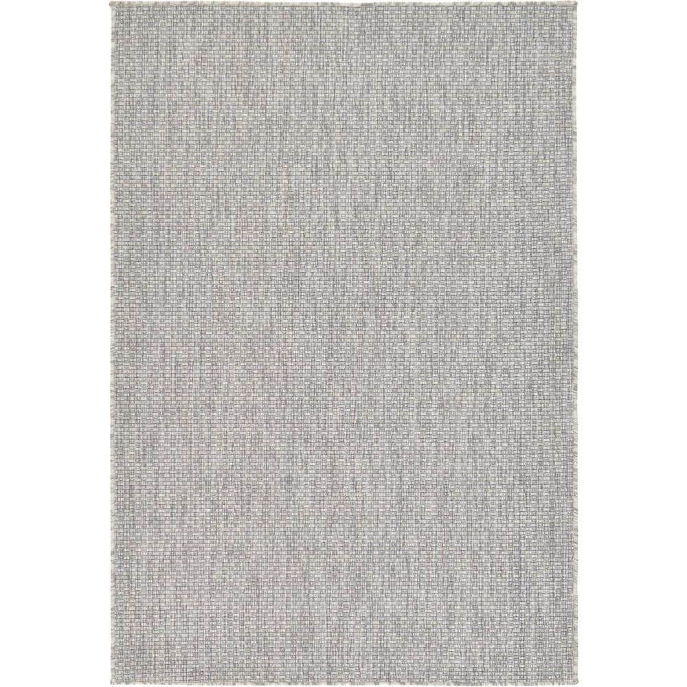 Light Gray Easy-Care Synthetic Outdoor Rug 4' x 6'