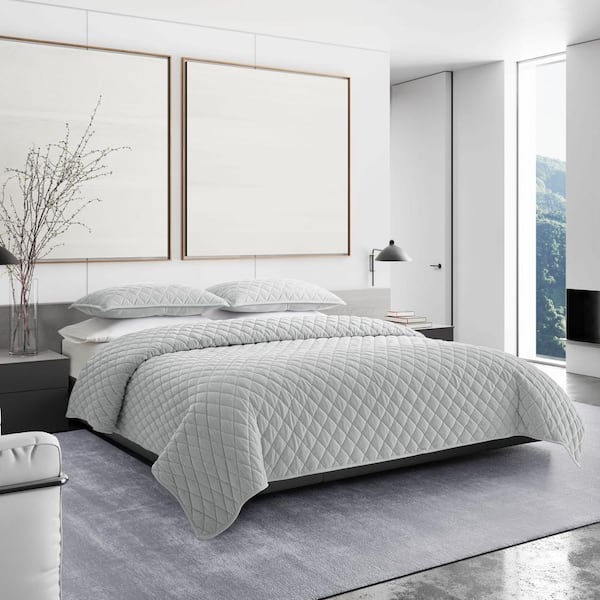 VERA WANG Diamond Velvet 3-Piece Gray Solid Plush Microfiber King Quilt Set