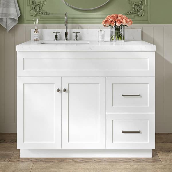 ARIEL Hamlet 42.25 in. W x 22 in. D x 36 in. H Single Sink Freestanding Bath Vanity in White with Carrara White Quartz Top