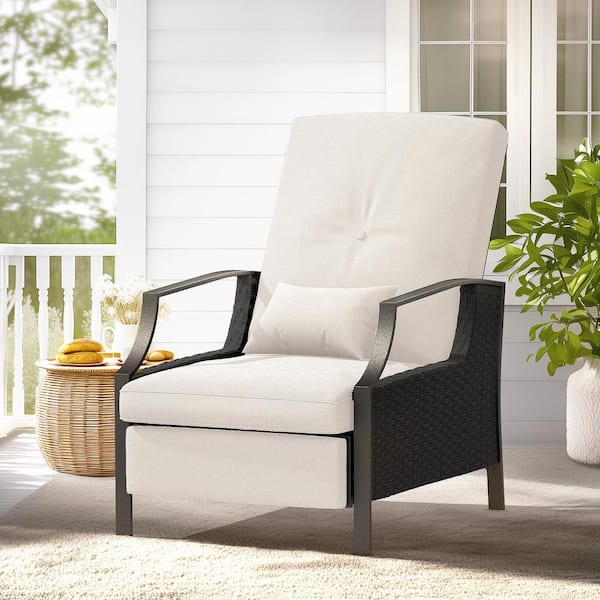 JEAREY Charlotte Beige Wicker Outdoor Chaise Lounge Push Hand Recliner with Cushions