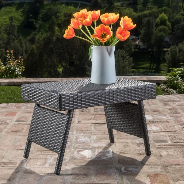 Noble House Salem Grey 5-Piece Faux Rattan Outdoor Chaise Lounge with Bright Blue Cushions