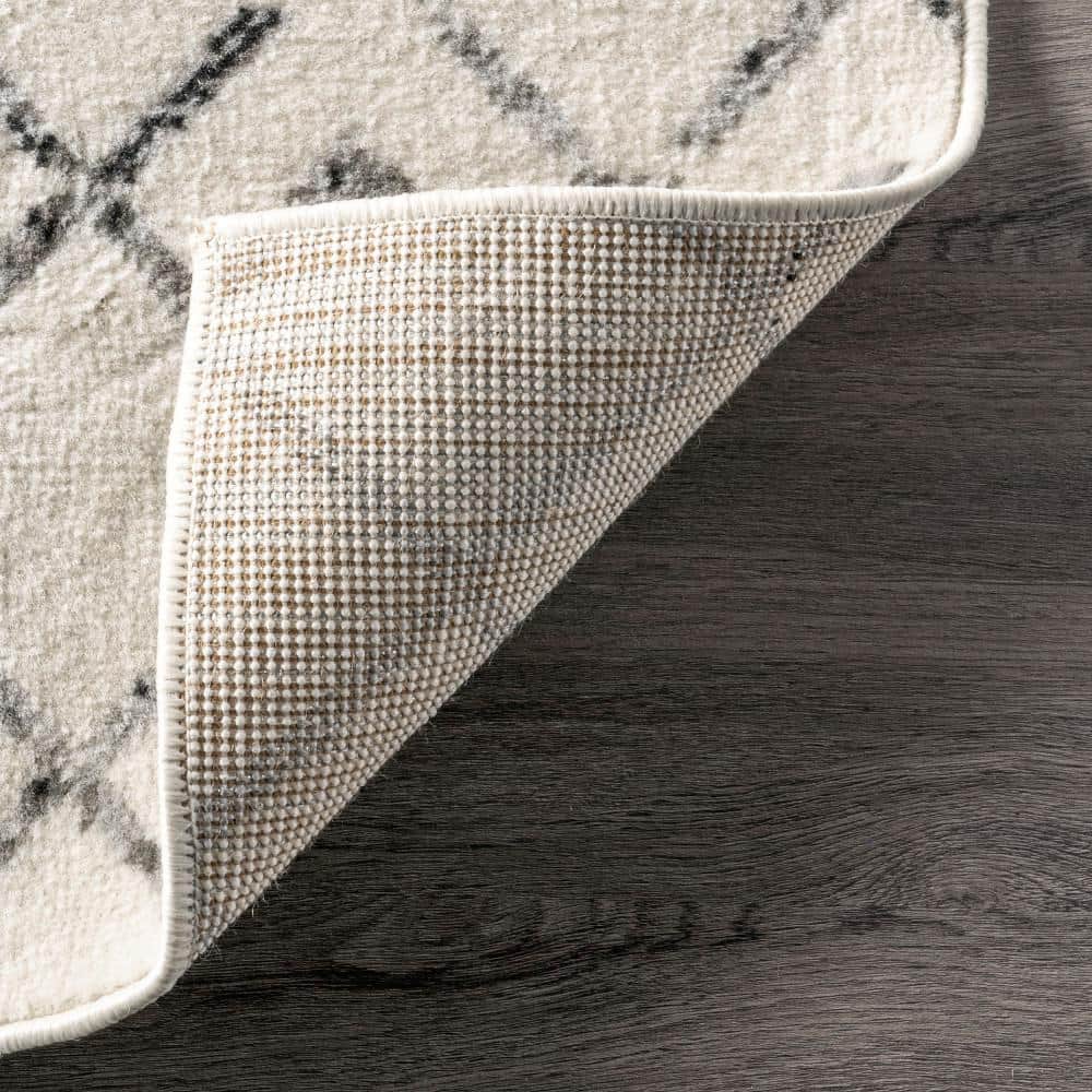 Reversible Gray Geometric Moroccan Synthetic Area Rug, 8' x 10'