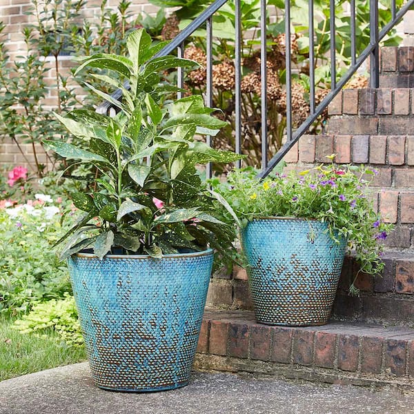 https://images.thdstatic.com/productImages/a5d35184-c3e6-4841-870c-d4050b9aedca/svn/teal-southern-patio-plant-pots-crm-057765-31_600.jpg