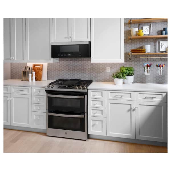 How Many Inches Between Stove And OTR Microwave? Kitchen Seer