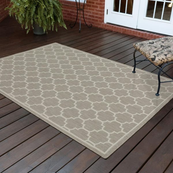 Gray, Ivory 7 ft. x 9 ft. Loomed Geometric Polypropylene Rectangle Indoor/Outdoor Area Rug