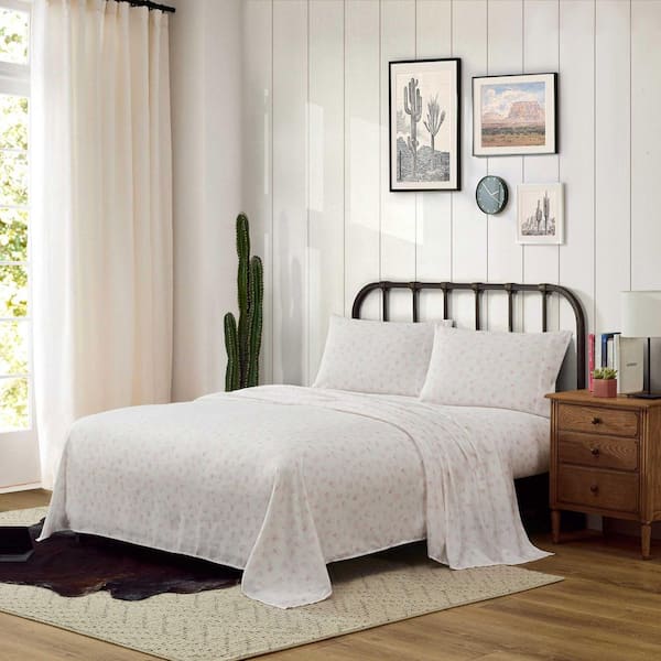 Cowboy Like Me 4-Piece White/Dusty Canyon Pink Microfiber Queen Sheet Set