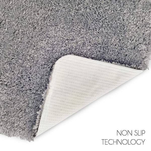 https://images.thdstatic.com/productImages/a5f77198-a7f8-4bec-b34a-47a1e2462f2f/svn/gray-sussexhome-bathroom-rugs-bath-mats-cal-sld-gy-2set-c3_600.jpg