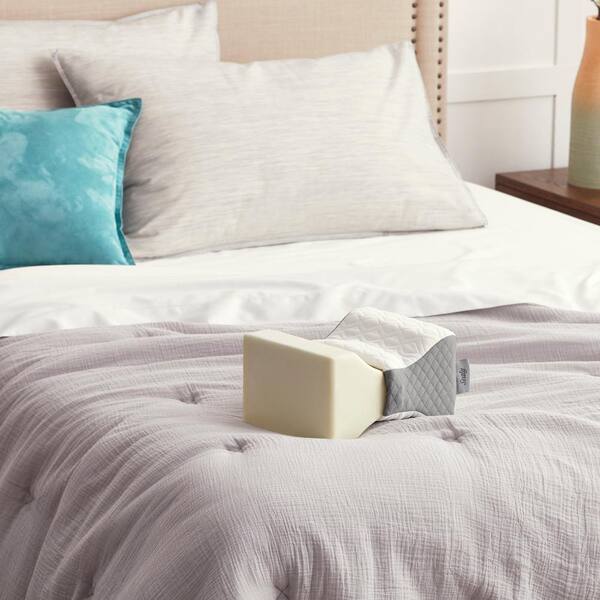 Best Buy: Sealy Memory Foam Knee Pillow White F01-00687-KN0
