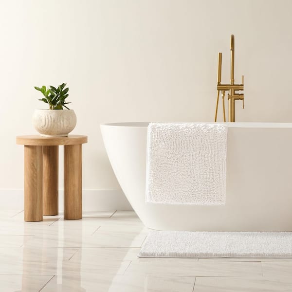 Becky Cameron Ultra Soft 34 in. x 21 in. White Plush Bath Mat LLP