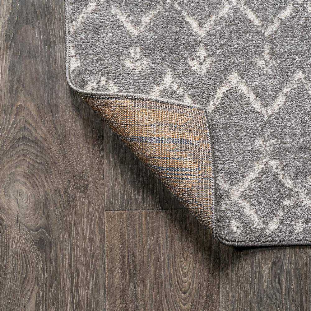 Reversible Gray/Ivory Trellis Synthetic 8' x 10' Area Rug