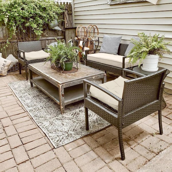 https://images.thdstatic.com/productImages/a62964ed-69e6-4886-804f-96220bc95bc9/svn/classic-accessories-outdoor-bench-cushions-62-045-beige-ec-76_600.jpg