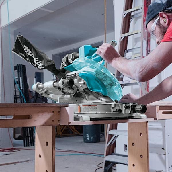 Makita XSL06PM 36V (18V X2) LXT Brushless Lithium-Ion 10 in. Cordless  Dual-Bevel Sliding Compound Miter Saw with Laser Kit and 2 Batteries (4 Ah)