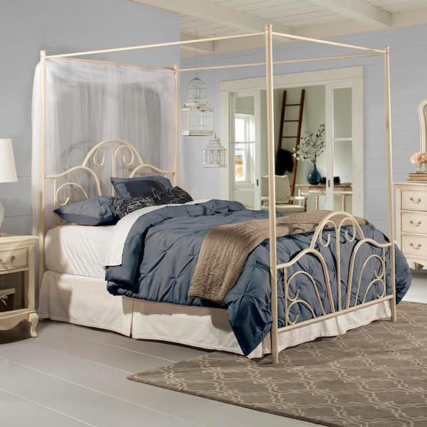 Rooms to go dumont canopy bed (King Size) And Dresser for Sale in