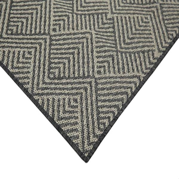 Hampton Bay Black/Ivory Zig Zag 6 ft. x 9 ft. Indoor/Outdoor Area