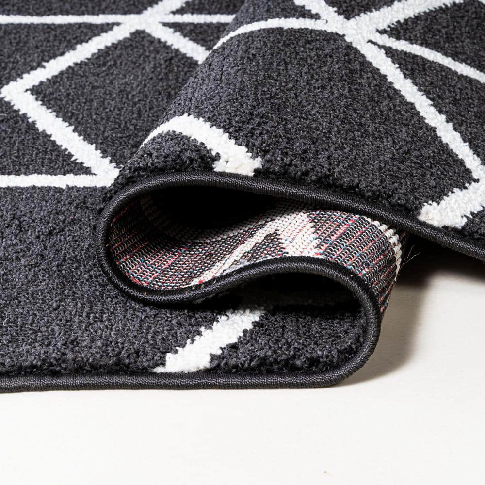 Black and White Geometric Mid-Century Modern Area Rug 4 x 6