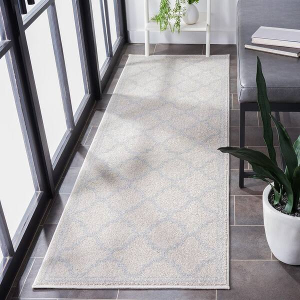 Amherst 2 ft. x 21 ft. Beige/Light Gray Quatrefoil Runner Rug