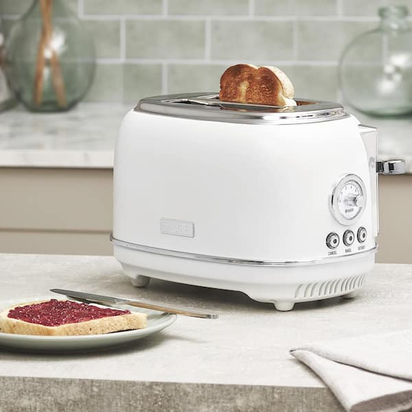 Chelsea 900-Watt 2 Slices Of Bread Ivory / Chrome Wide Slot Toaster