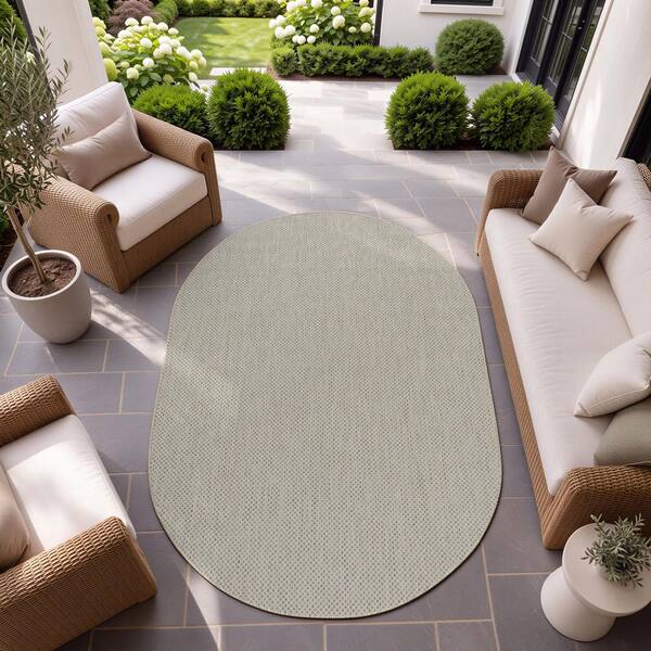 Courtyard Ivory Silver 6 ft. x 6 ft. All-Over Design Contemporary Oval Area Rug