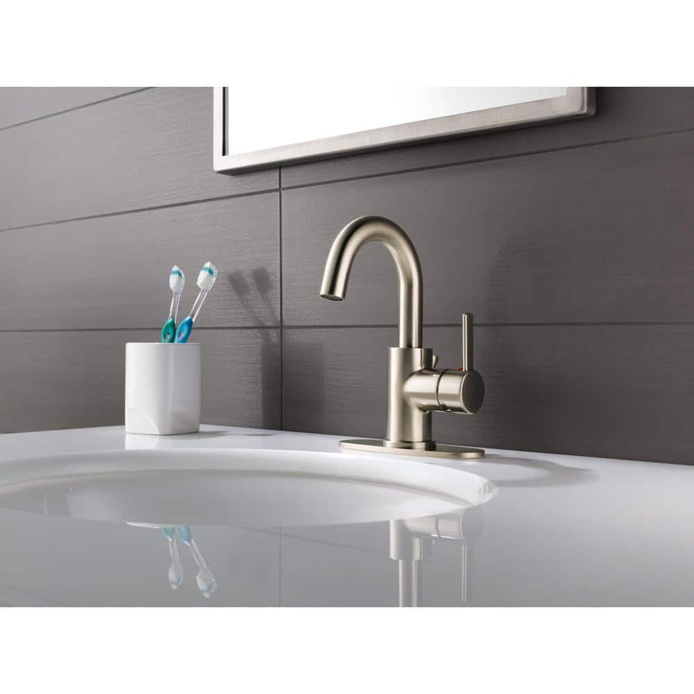 Brushed Nickel Single Handle Bathroom Faucet with Brass Body