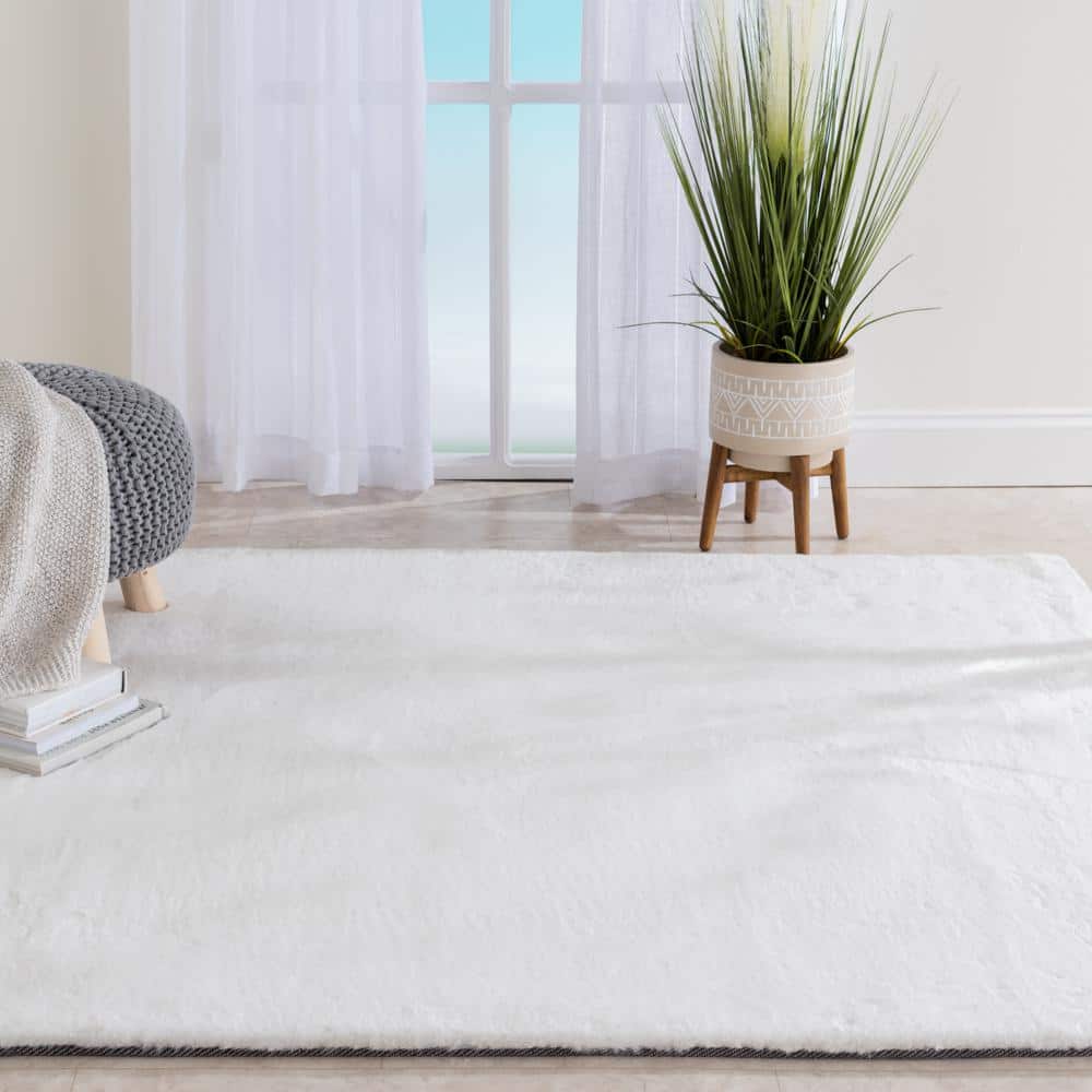 Piper Snow 7 ft. x 9 ft. Solid Polyester Area Rug