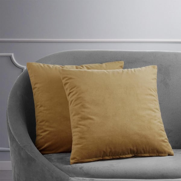 Exclusive Fabrics & Furnishings Signature Amber Gold Velvet Cushion Cover - 18 in. W x 18 in. L (Pair)