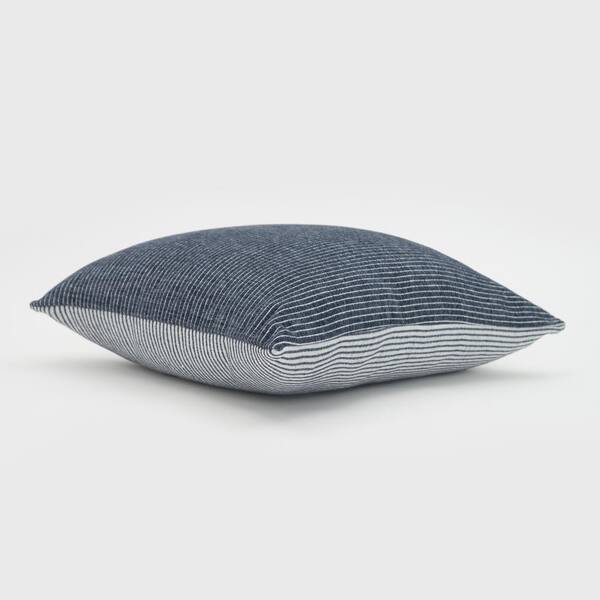 https://images.thdstatic.com/productImages/a7a9edc6-2301-42b4-9846-77c59c8603ae/svn/throw-pillows-eg7196912-c3_600.jpg