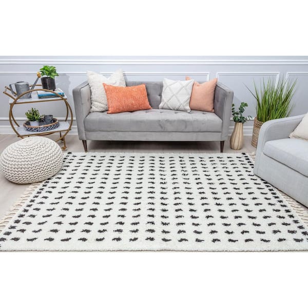 Bennett Calm Creation 2'6"x4' Modern White Area Rug