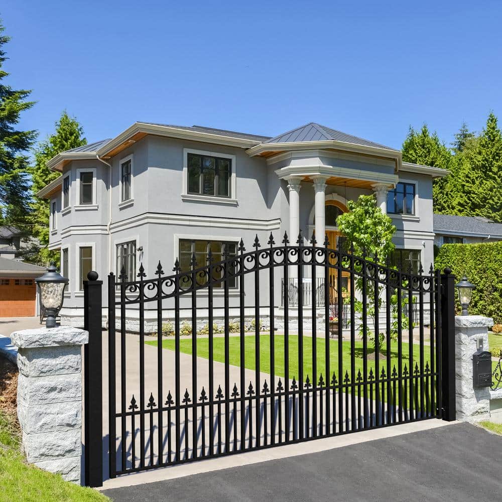 St. Louis Style Black Steel Arched Driveway Gate with Pointed Pickets