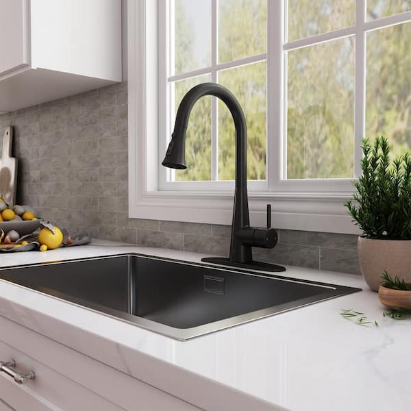 Single Handle High Arc Pull Down Sprayer Kitchen Faucet with Touchless Sensor in Matte Black