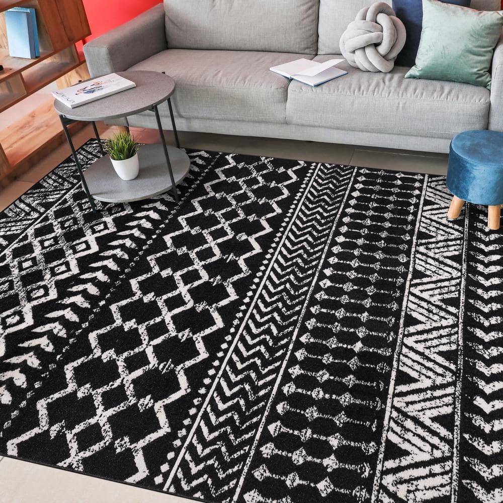 Camilson Black and White Geometric 8' x 10' Synthetic Area Rug