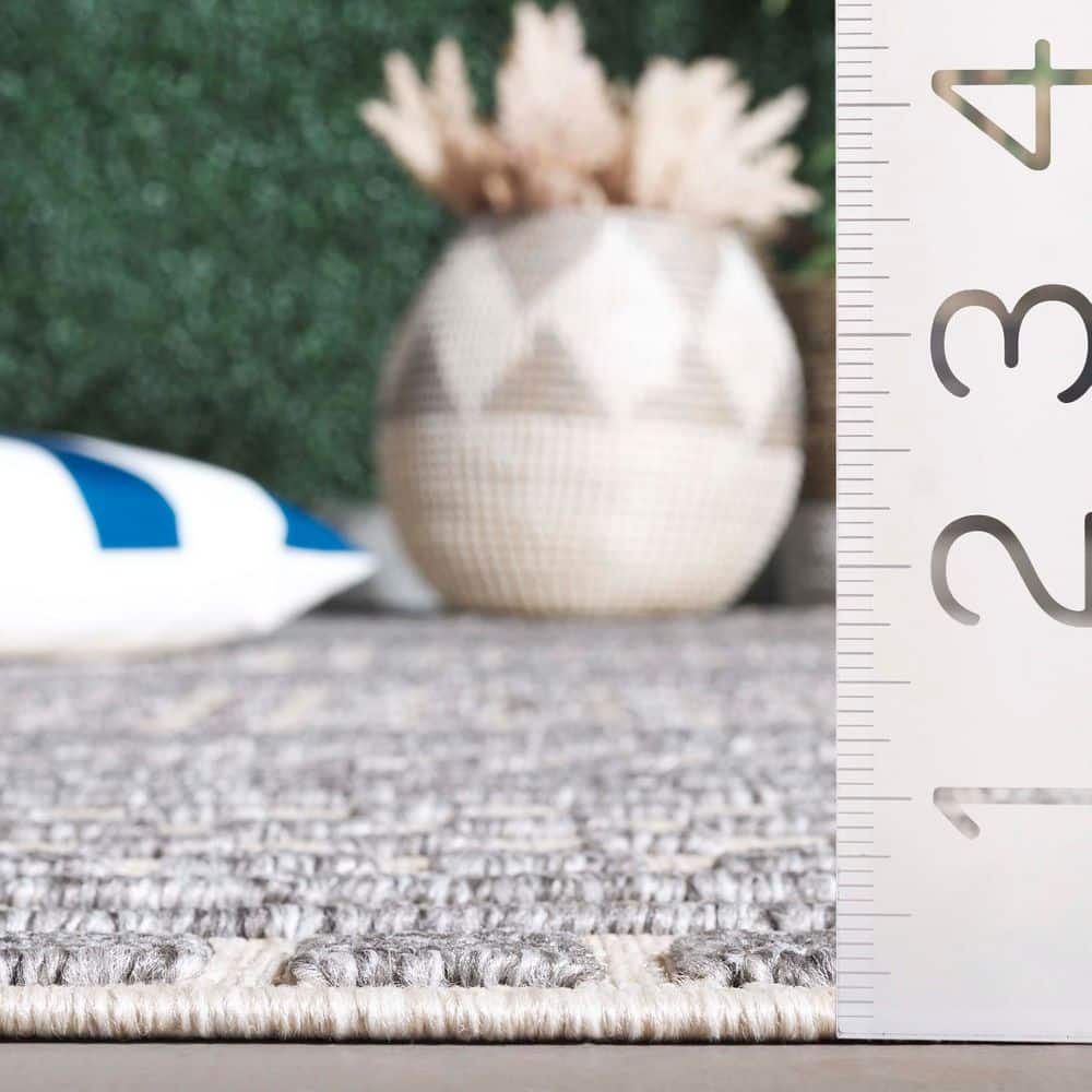 Gray Geometric Easy Care Stain-Resistant Runner Rug 2'3" x 8'