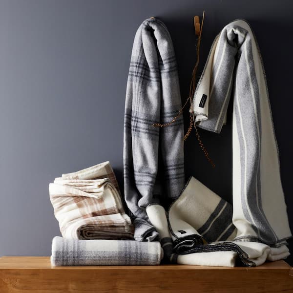 King Comforter Set RailRoad Grey/Sour Cream - Level Up Appliances