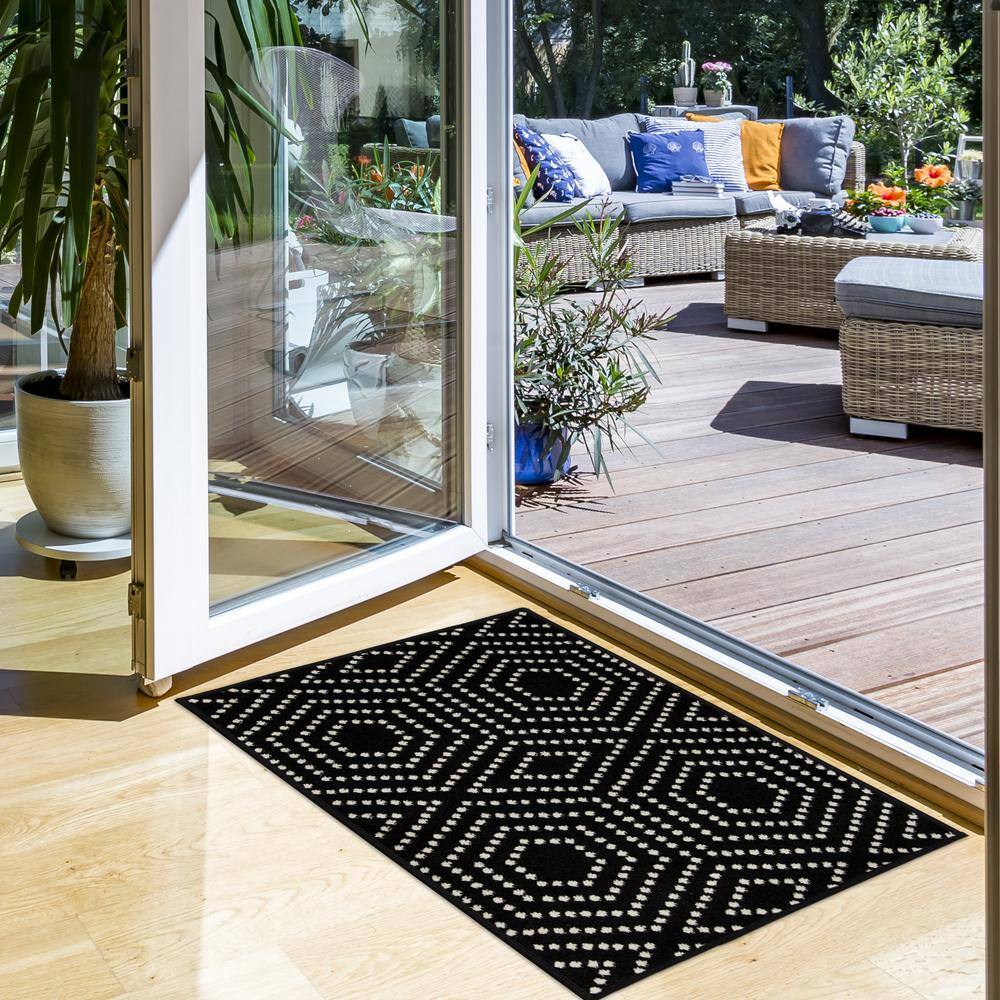 Trendy Geometric Black and White 5' x 7' Outdoor-Indoor Rug