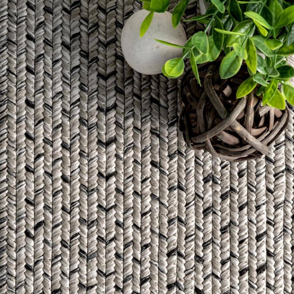Charcoal Braided Synthetic 5x8 Indoor/Outdoor Area Rug