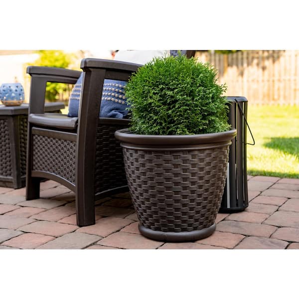 Suncast 22 in. Sonora® Resin Planter, Round Decorative Plant Pot, Java Brown Suncast 22 in. Sonora® Resin Planter, Round Decorative Plant Pot, Java Brown