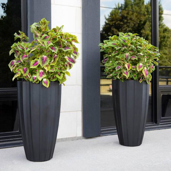 Mayne Sedona 28 in. Tall Self-Watering Black Polyethylene Planter