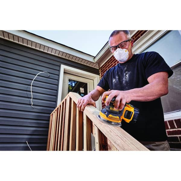 DEWALT 20V MAX XR Cordless Brushless 5 in. Random Orbital Sander, (1) 20V  Lithium-Ion 3.0Ah Battery, and 12V-20V MAX Charger DCW210BW230C - The Home  Depot